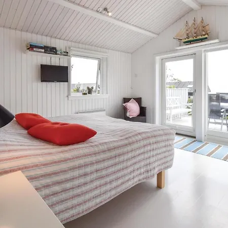 Four-bedroom Holiday In 度假居